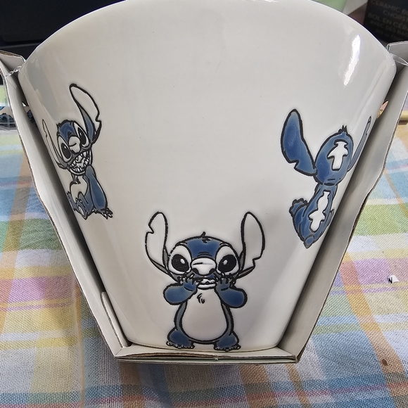 Disney Stitch Noodle Bowl with chopsticks - Picture 8 of 8